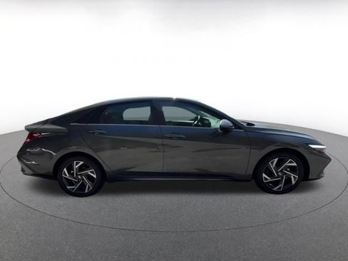 Used 2025 Hyundai Elantra SEL image 16