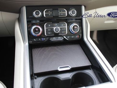 Used 2024 GMC Yukon XL Denali image 17