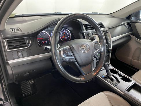 Used 2016 Toyota Camry SE w/ Moonroof Package image 4