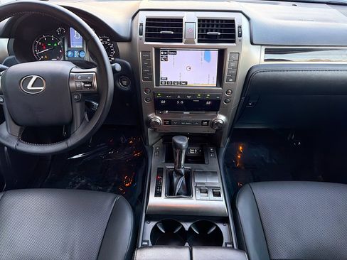 Used 2017 Lexus GX 460 image 18