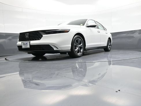 Used 2023 Honda Accord EX image 26