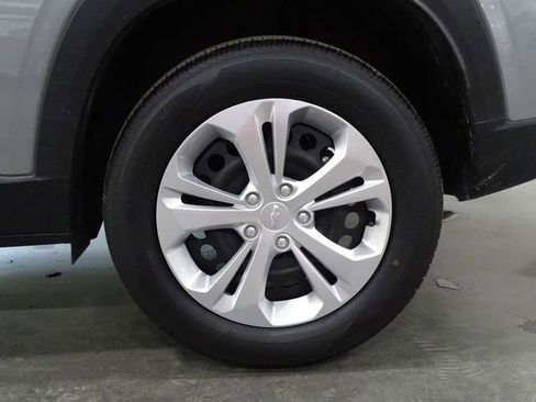 Used 2024 Chevrolet Trax LS image 36