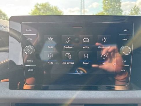 Used 2025 Volkswagen Jetta SE FWD image 48