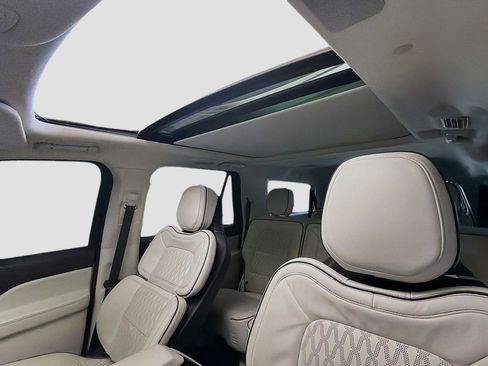 Used 2024 Lincoln Navigator L Black Label image 15