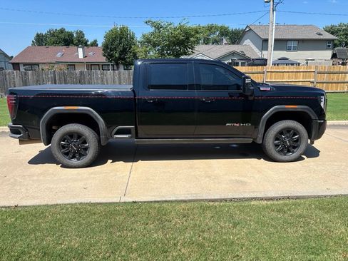 Used 2024 GMC Sierra 2500 AT4 w/ AT4 Premium Plus Package AWD/4WD image 4