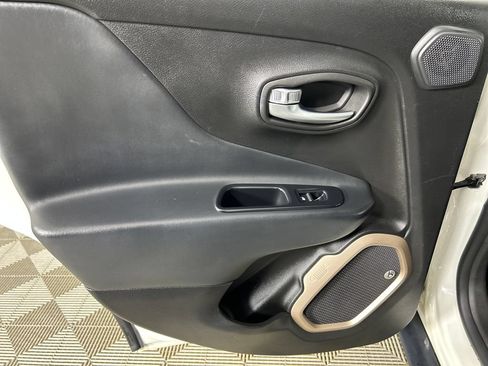 Used 2017 Jeep Renegade Trailhawk AWD/4WD image 17