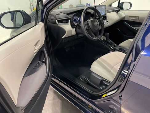 Used 2022 Toyota Corolla LE w/ Carpet Mat Package (TMS) image 16