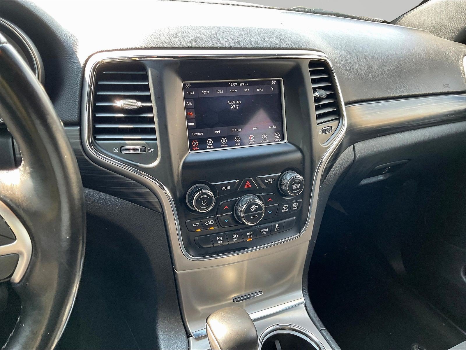 Used 2021 Jeep Grand Cherokee Laredo w/ Security & Convenience Group AWD/4WD image 9