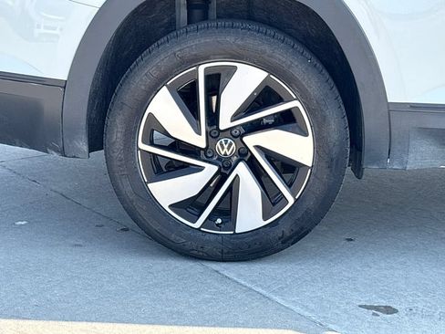 Used 2025 Volkswagen Atlas SE FWD image 14