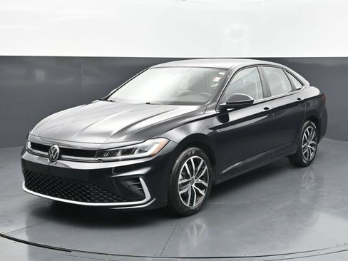 Used 2026 Volkswagen Jetta SE FWD image 1