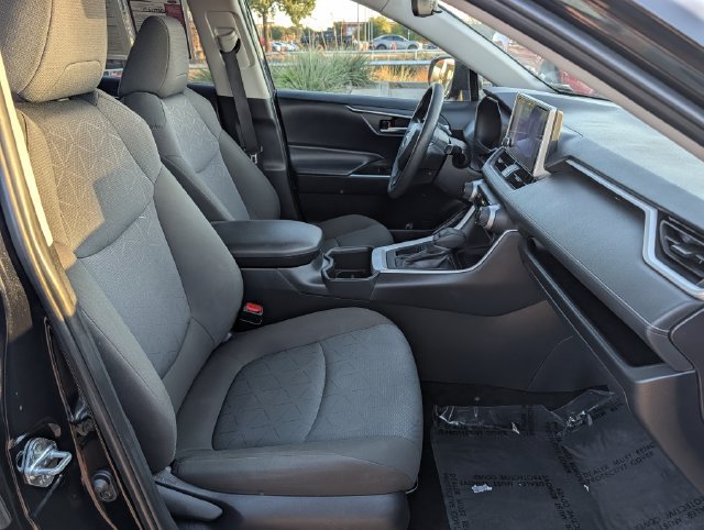 Used 2025 Toyota RAV4 XLE FWD image 30
