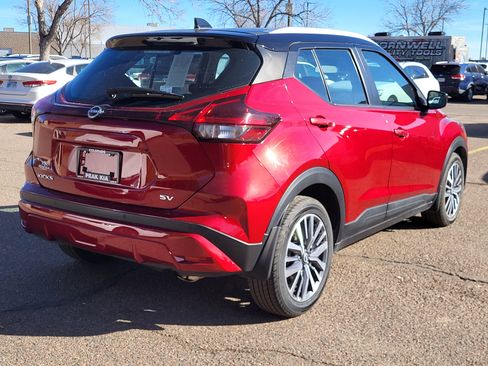 Used 2022 Nissan Kicks SV image 3