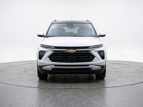Used 2025 Chevrolet TrailBlazer LT FWD image 2