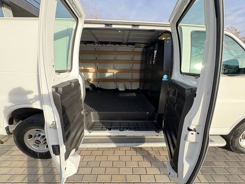 Used 2024 GMC Savana 2500 w/ Driver Convenience Package image 17