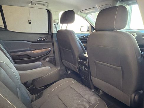 Used 2023 GMC Acadia SLE w/ Driver Convenience Package image 31