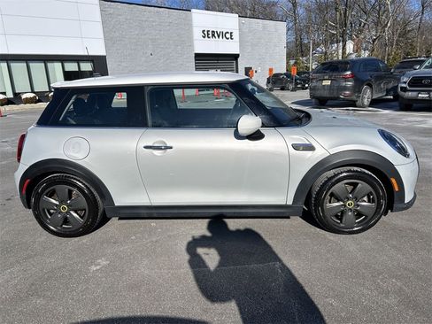 Used 2022 MINI Cooper SE image 9