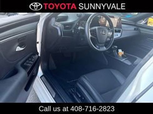 Used 2025 Lexus ES 300h w/ Premium Package image 4