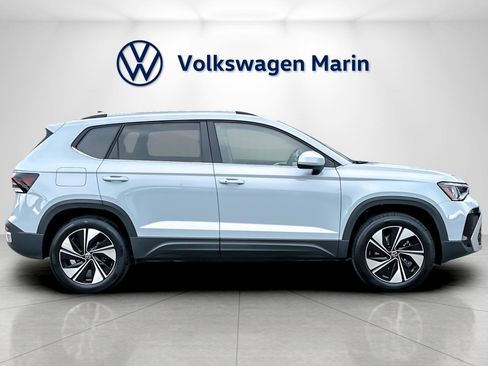 New 2026 Volkswagen Taos SE image 6