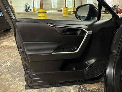 Certified 2022 Toyota RAV4 LE image 28