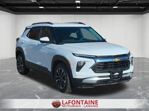 Used 2025 Chevrolet TrailBlazer LT image 2