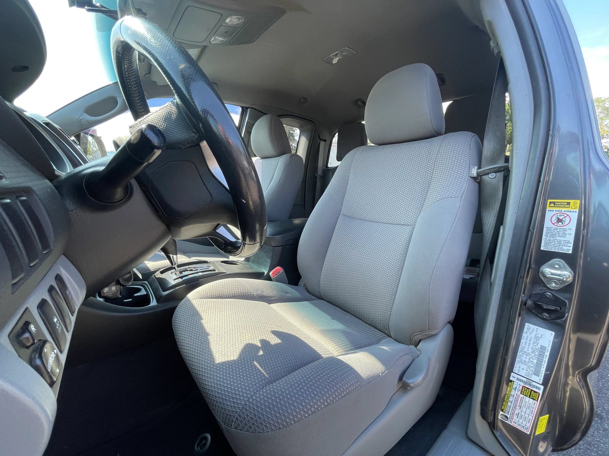 Used 2015 Toyota Tacoma 4x4 Access Cab w/ Convenience Package image 11