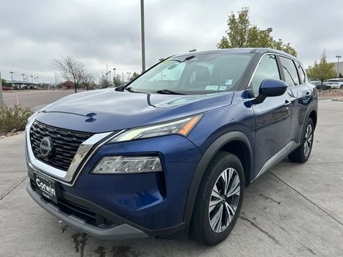 Used 2023 Nissan Rogue SV image 3