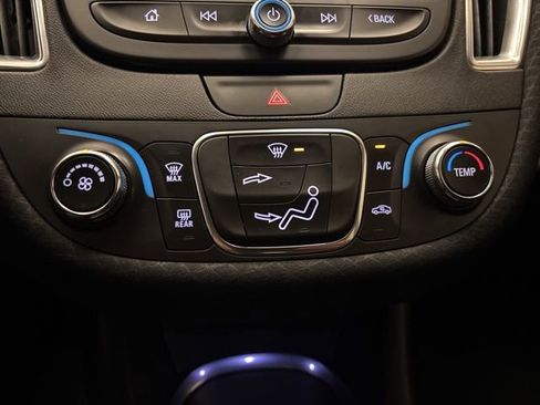 Used 2018 Chevrolet Malibu LT FWD image 18