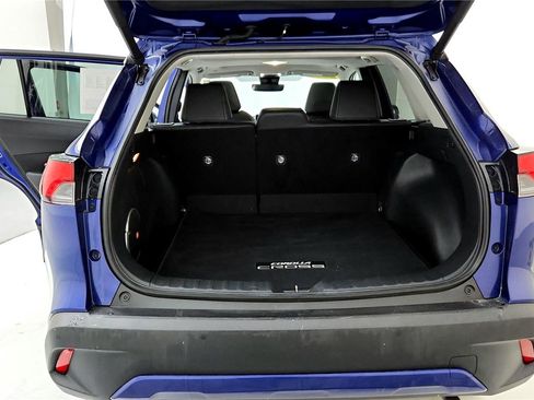 Certified 2022 Toyota Corolla Cross XLE image 29
