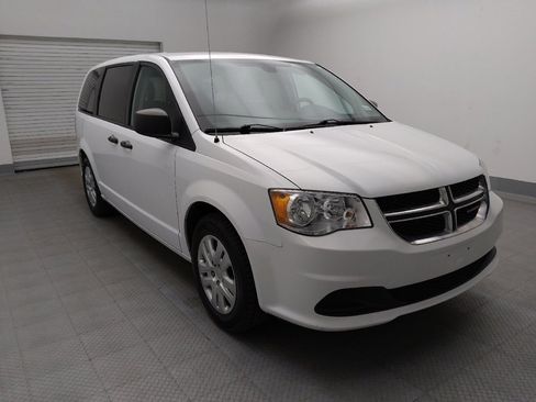 Used 2019 Dodge Grand Caravan SE w/ UConnect Hands-Free Group FWD image 13