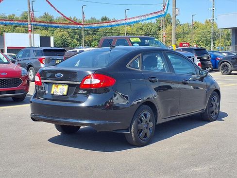 Used 2013 Ford Fiesta SE image 2