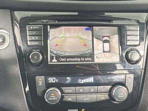 Used 2021 Nissan Rogue Sport SV w/ Technology Package image 17