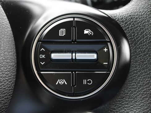 Used 2025 Kia Soul LX FWD image 28