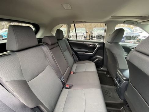 Used 2025 Toyota RAV4 XLE w/ Convenience Package image 27