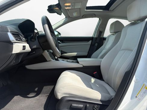 Used 2018 Honda Accord EX image 11