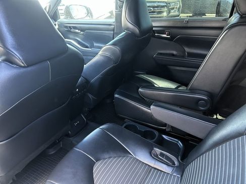Used 2022 Toyota Highlander XSE AWD/4WD image 33