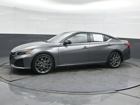 Used 2023 Nissan Altima 2.0 SR FWD image 7