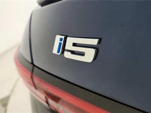 Used 2025 BMW i5 eDrive40i w/ M Sport Package image 17