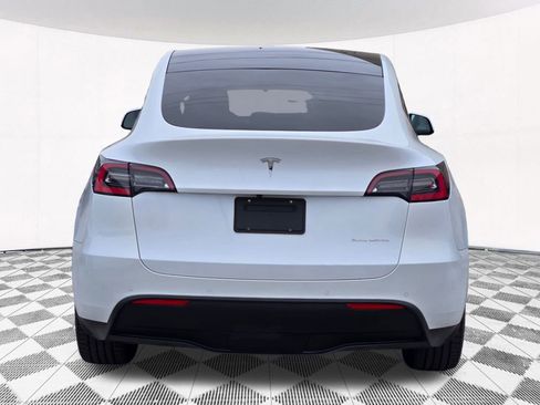 Used 2021 Tesla Model Y Long Range image 16