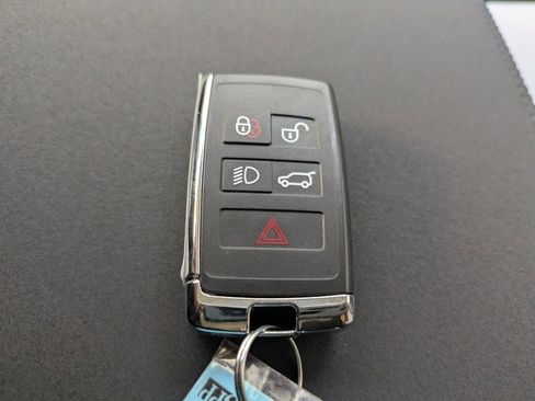 New 2026 Land Rover Discovery S image 32