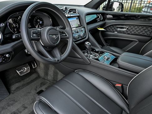 Used 2023 Bentley Bentayga Plug-In Hybrid AWD/4WD image 24