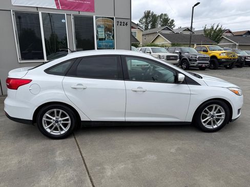 Used 2016 Ford Focus SE FWD image 8