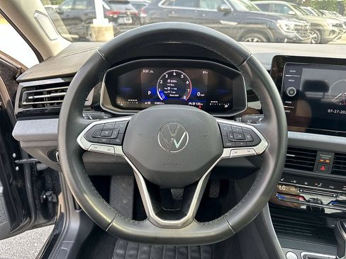 Used 2025 Volkswagen Jetta SE FWD image 16