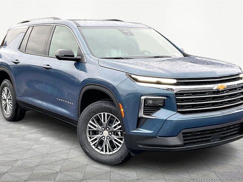 New 2026 Chevrolet Traverse LT w/ Driver Confidence Package image 2