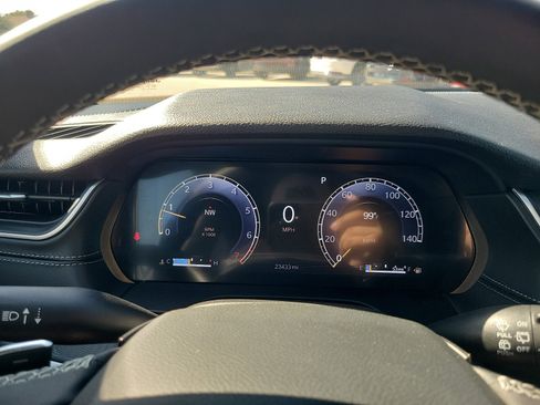 Used 2025 Jeep Grand Cherokee Altitude AWD/4WD image 18