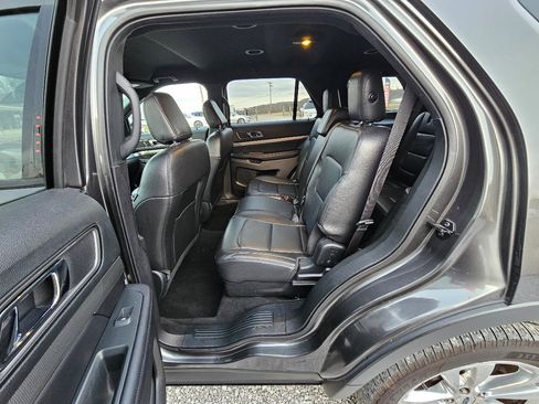 Used 2018 Ford Explorer XLT w/ Equipment Group 202A image 17