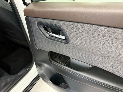 Used 2023 Nissan Rogue SV image 22