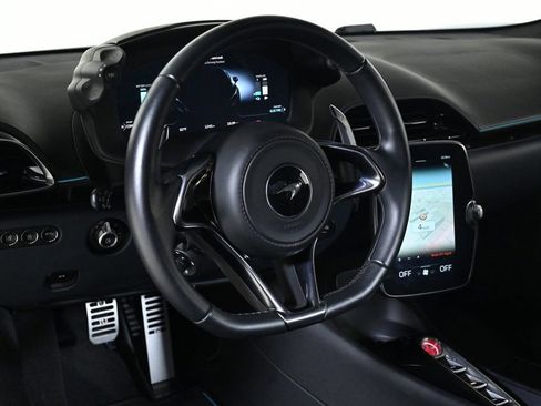 Used 2023 McLaren Artura image 10