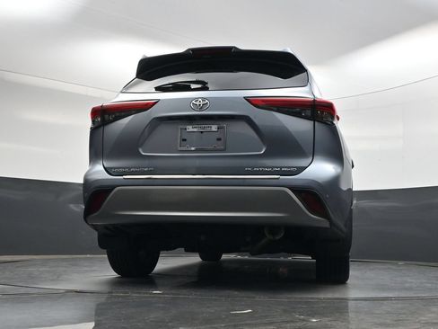 Used 2022 Toyota Highlander Platinum AWD/4WD image 32
