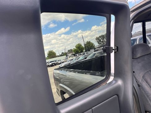 Used 2000 Chevrolet Silverado 1500 LS image 32