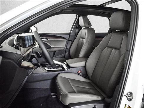 Certified 2025 Audi Q5 Premium w/ Convenience Package AWD/4WD image 17